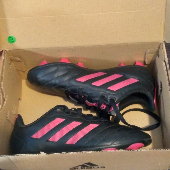 Kids Soccer Cleats Size 13k Black/Pink - Picture 2 of 8
